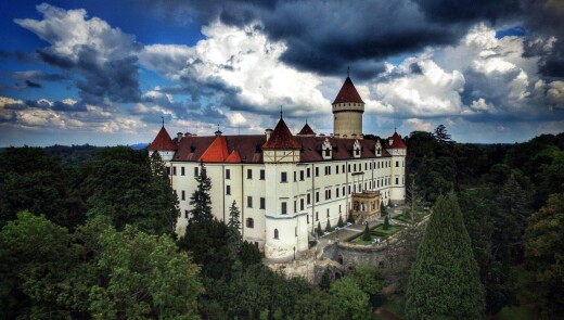 Вечірні екскурсії в минуле в чеських замках - повний розклад на листопад