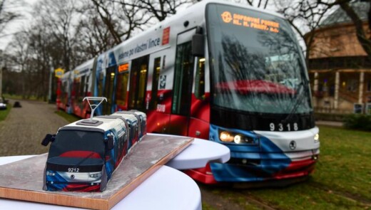 Прагою їздить трамвай на честь 30-річчя Незалежності Чеської Республіки